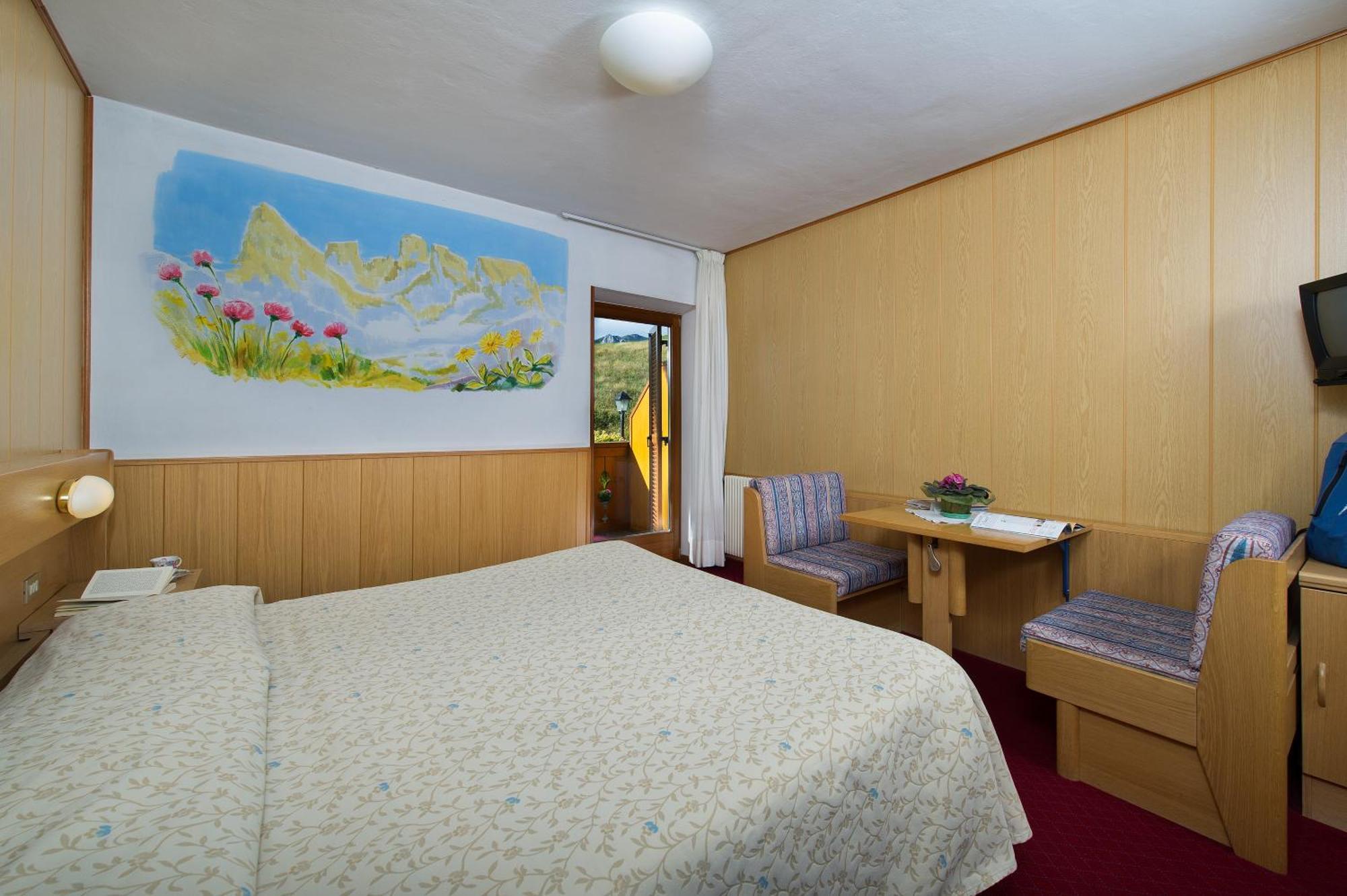 Hotel Gran Mugon Vigo di Fassa Room photo